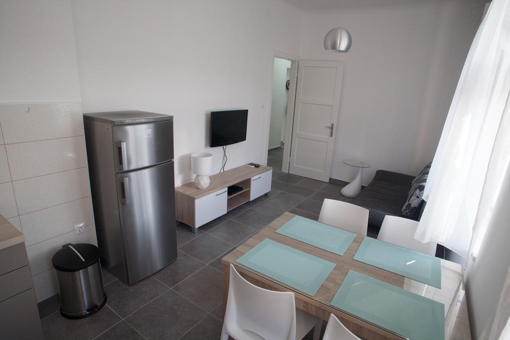 Apartments Svilan Trogir Room photo