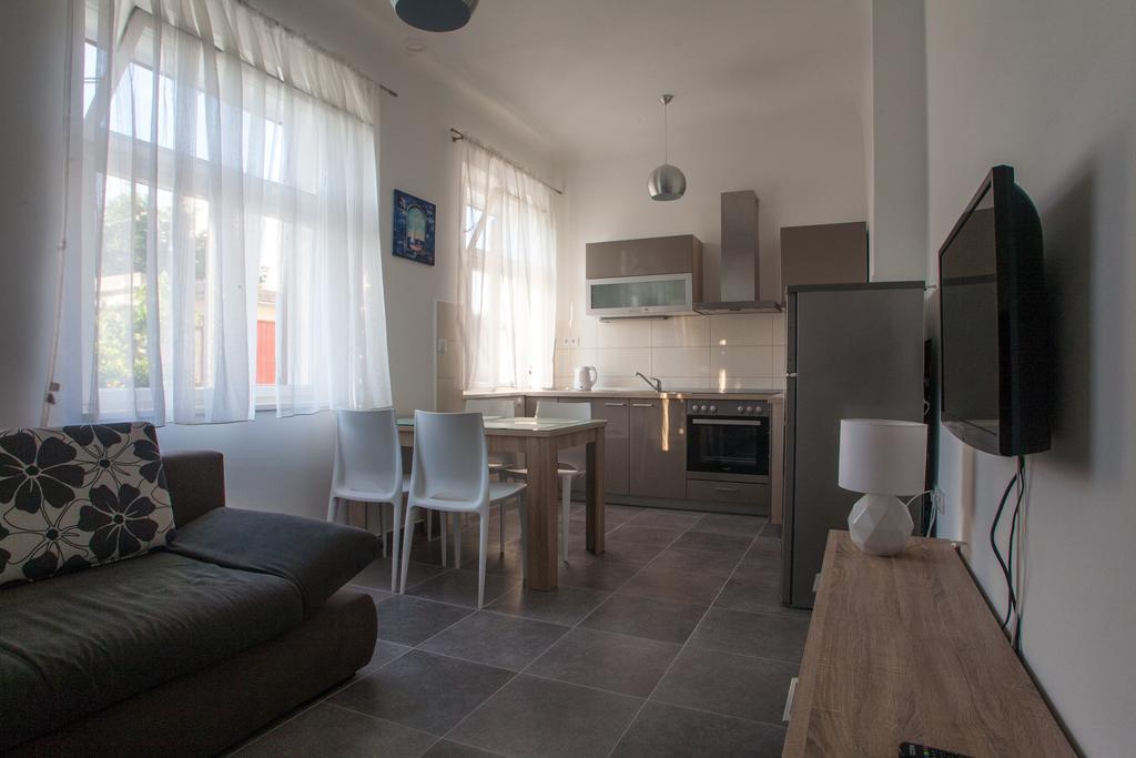 Apartments Svilan Trogir Room photo